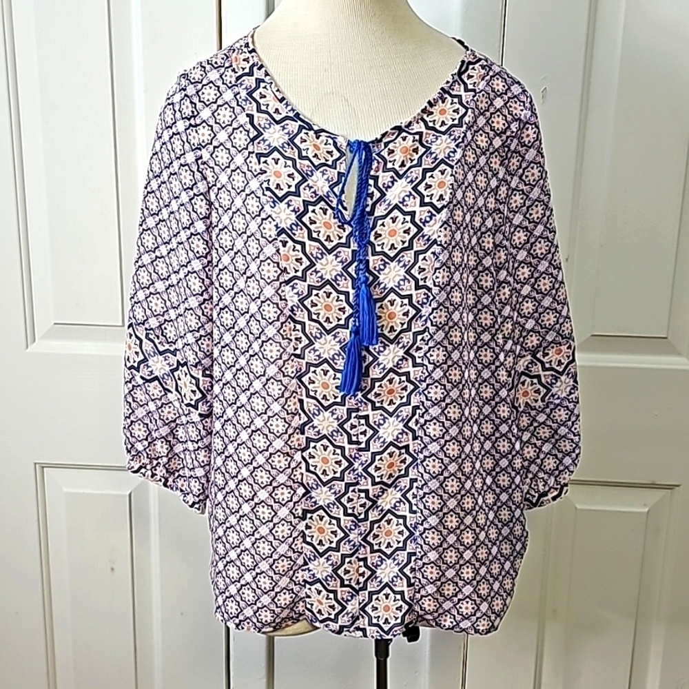 Zac & Rachel boho Style blouse. Geometric print. large balloon sleeves.